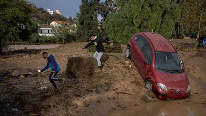 Fırtına və sel: Böhran masası yaradıldı