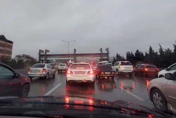 Yağış yağanda yollar niyə tıxac olur? - 