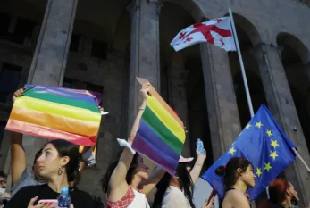 LGBT təbliğatını qadağan edən qanun imzalandı 