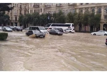 Bakıda yağış fəlakəti can aldı: Cəsədi çıxarıldı - RƏSMİ