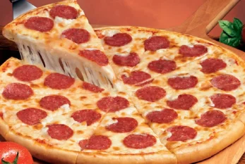 Ev Şəraitində Pepperoni Pizzanın hazırlanması