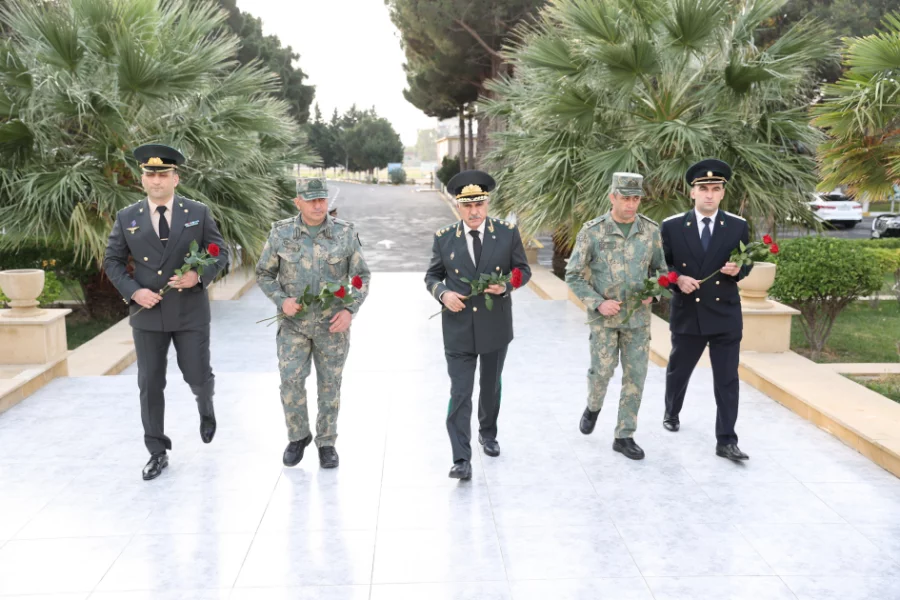 Hərbi prokuror Müdafiə Nazirliyinin hərbi qulluqçuları ilə görüşüb - FOTOLAR