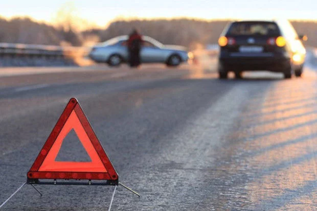 "Mercedes" qarşıdan gələn avtobusla toqquşdu 