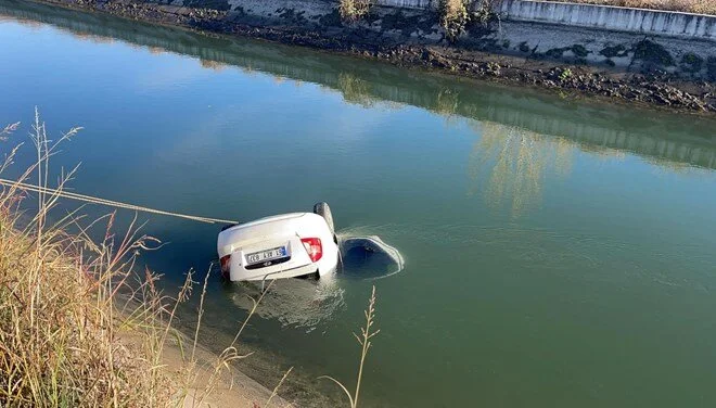 Avtomobil kanala uçdu: Ata və oğul öldü, ana yaralandı