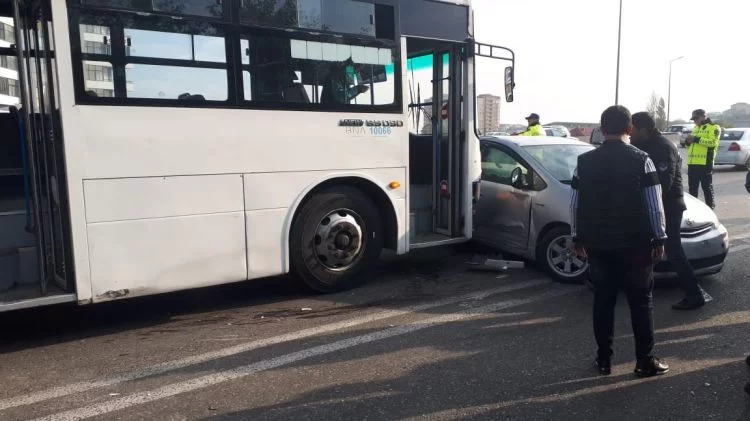 199 nömrəli avtobus "Prius"la toqquşdu 