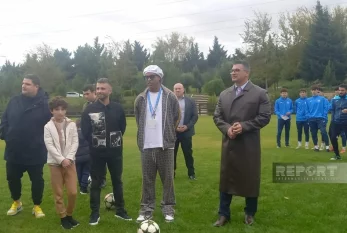 Ronaldinyo Bakıda yeniyetmə futbolçularla görüşdü 