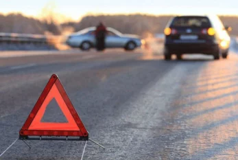 "Mercedes" qarşıdan gələn avtobusla toqquşdu 