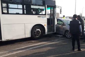 199 nömrəli avtobus "Prius"la toqquşdu 