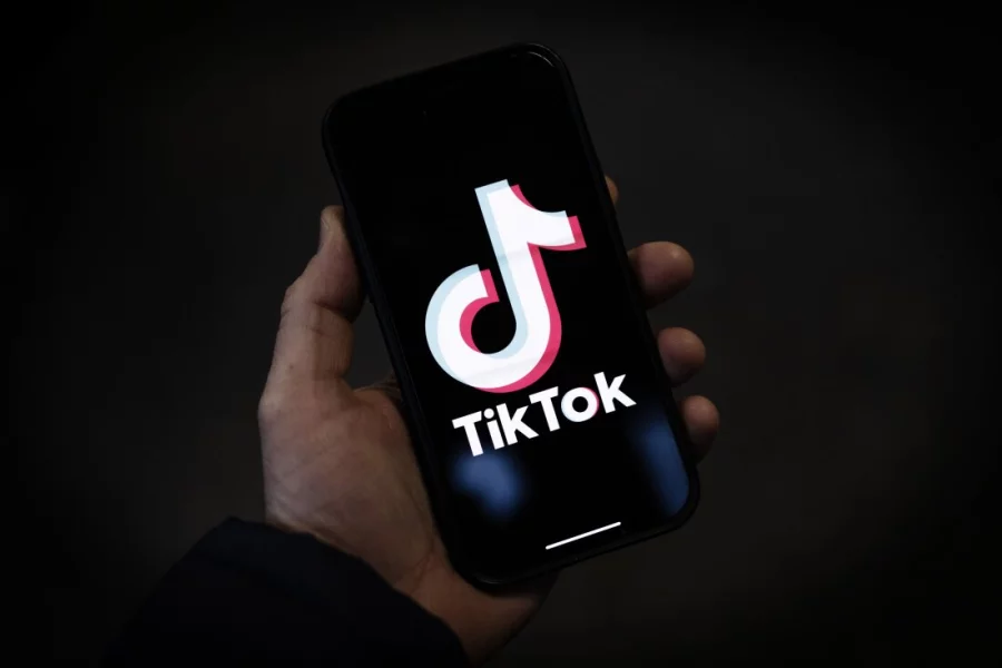 Ata “TikTok”dakı videosuna görə qızını güllələyərək öldürdü – FOTO