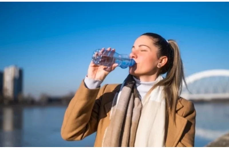 Plastik butulkalardan su içənlərin nəzərinə: Ciddi sağlamlıq problemlərinə səbəb ola bilər