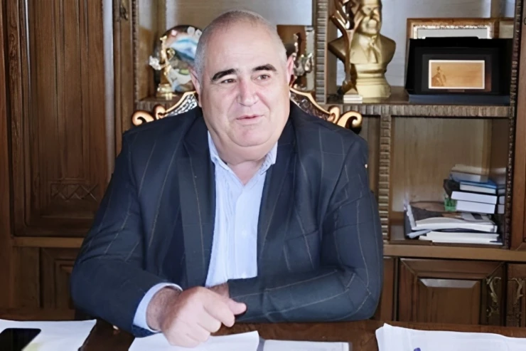 "Məni yoldaşıma bu şəkli göstərəcəyini deyərək, şantaj etdi" - Şərurlu İsfəndiyar
